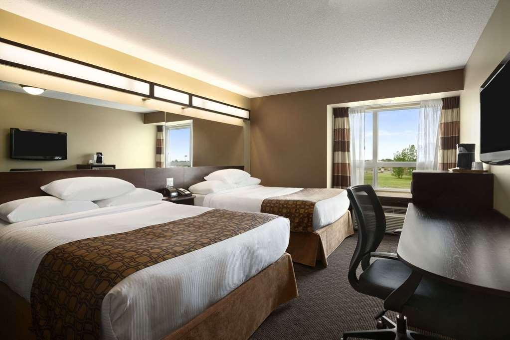 Microtel Inn And Suites By Wyndham Weyburn Szoba fotó