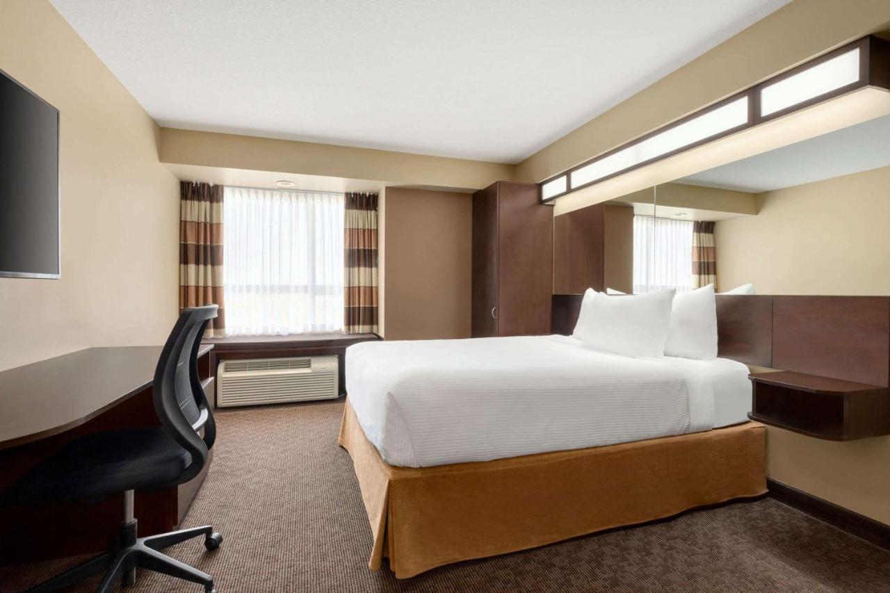 Microtel Inn And Suites By Wyndham Weyburn Kültér fotó