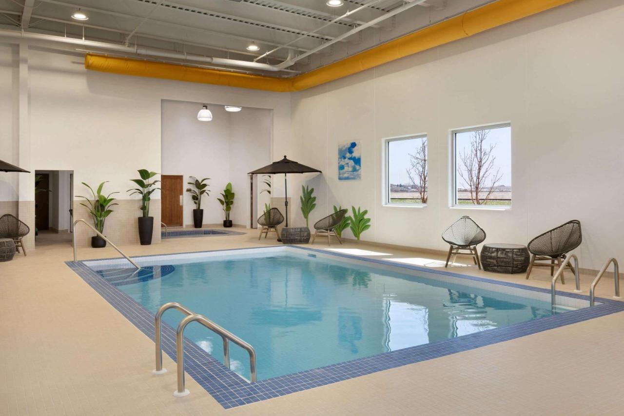 Microtel Inn And Suites By Wyndham Weyburn Kültér fotó