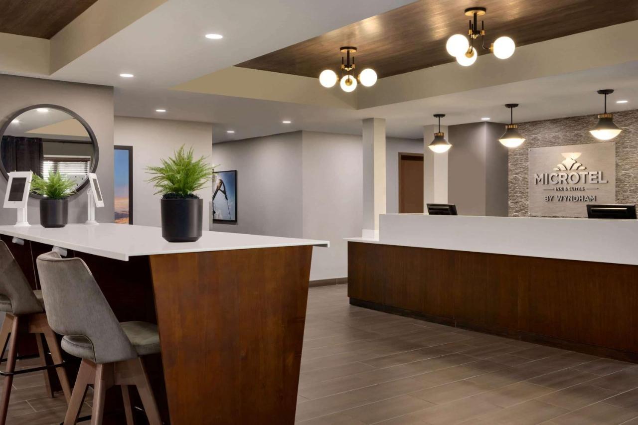 Microtel Inn And Suites By Wyndham Weyburn Kültér fotó