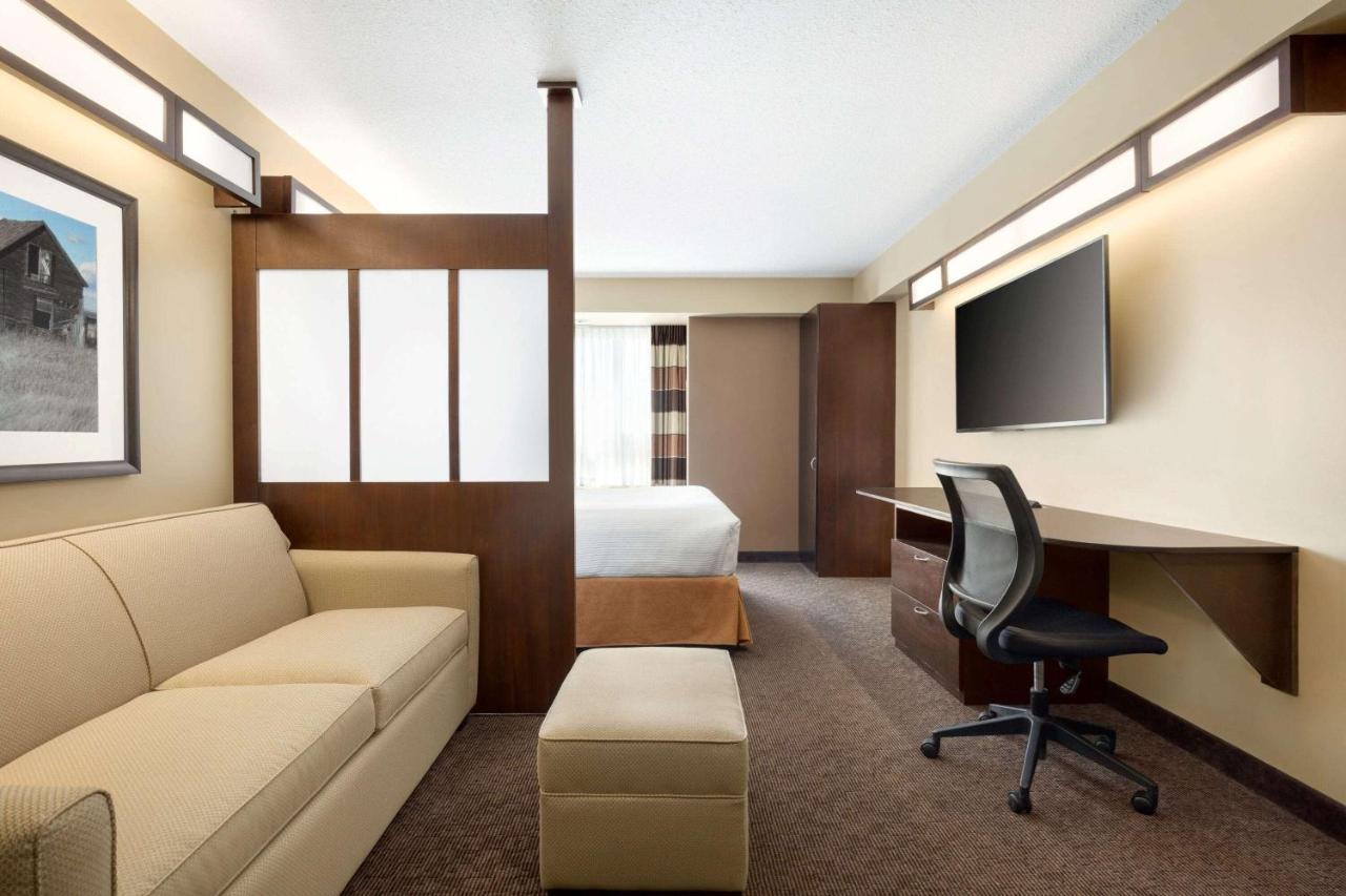 Microtel Inn And Suites By Wyndham Weyburn Kültér fotó