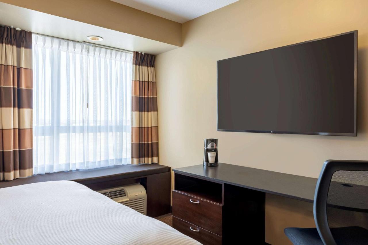 Microtel Inn And Suites By Wyndham Weyburn Kültér fotó