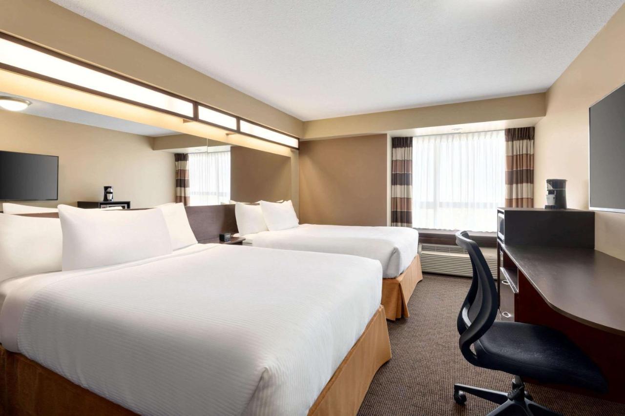 Microtel Inn And Suites By Wyndham Weyburn Kültér fotó