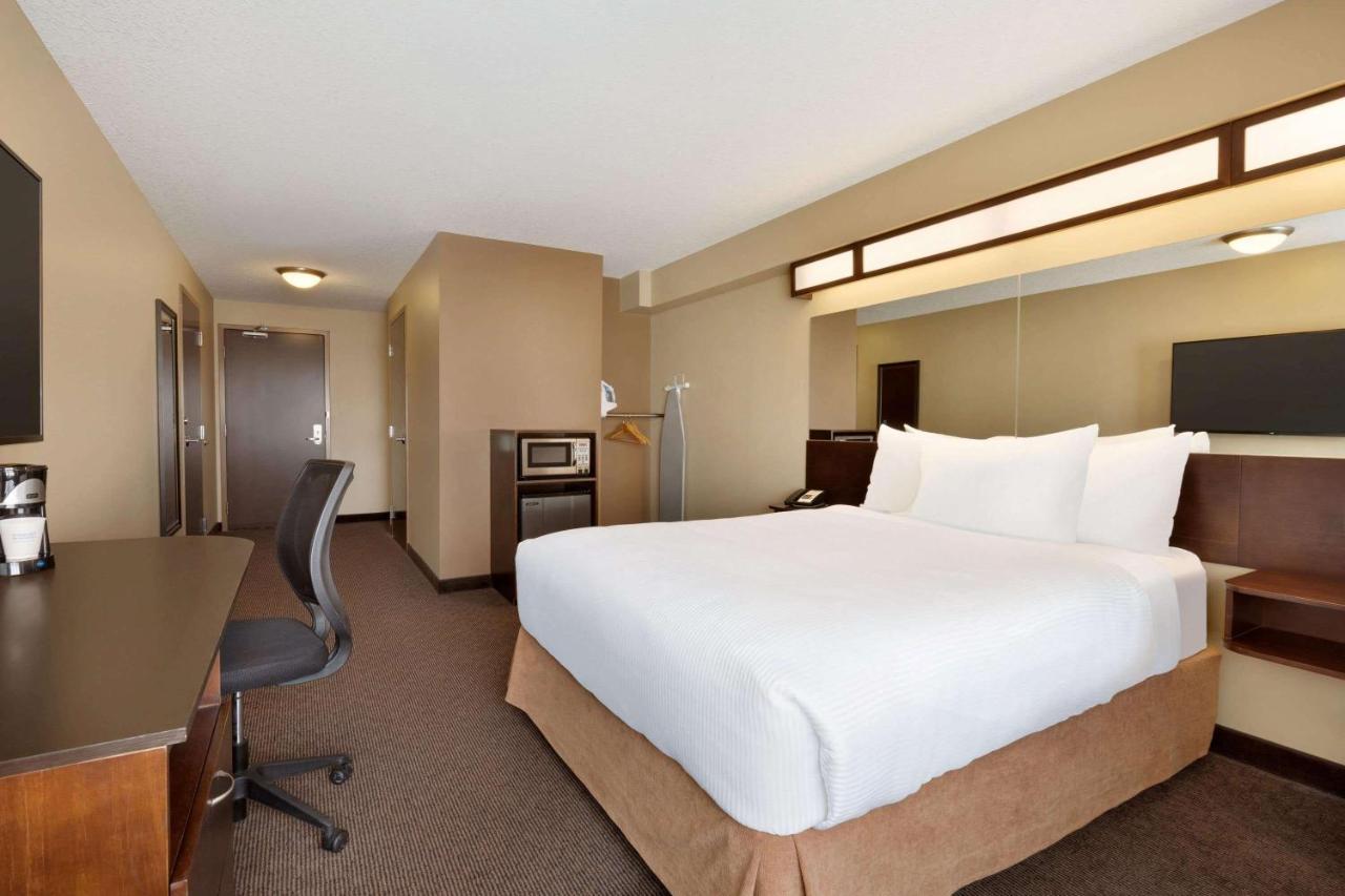 Microtel Inn And Suites By Wyndham Weyburn Kültér fotó