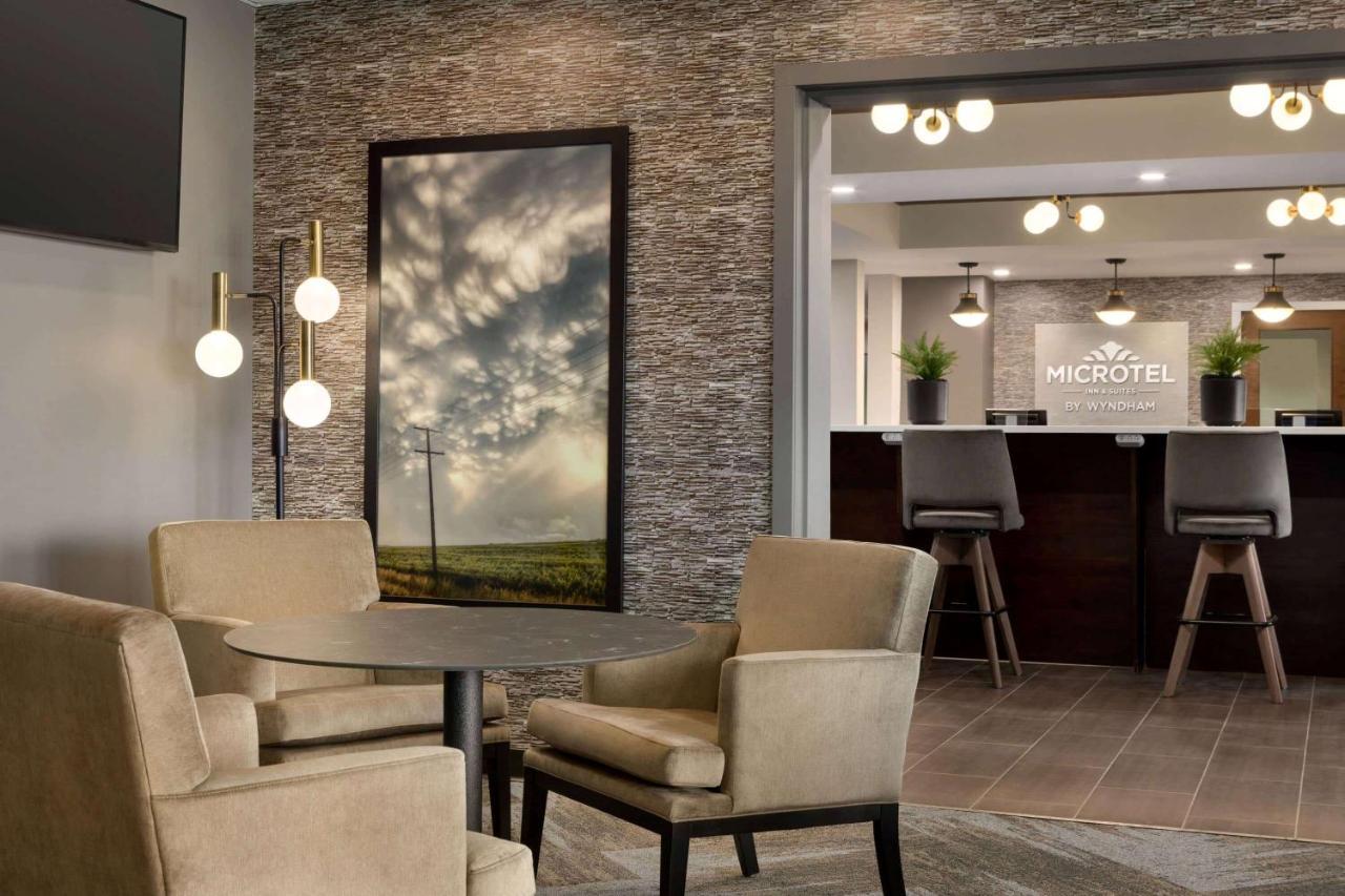 Microtel Inn And Suites By Wyndham Weyburn Kültér fotó