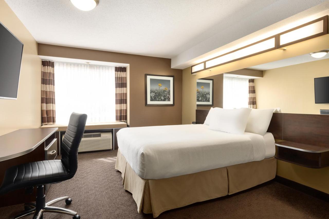 Microtel Inn And Suites By Wyndham Weyburn Kültér fotó