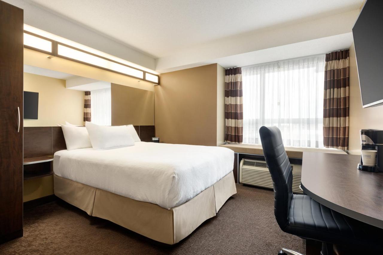 Microtel Inn And Suites By Wyndham Weyburn Kültér fotó
