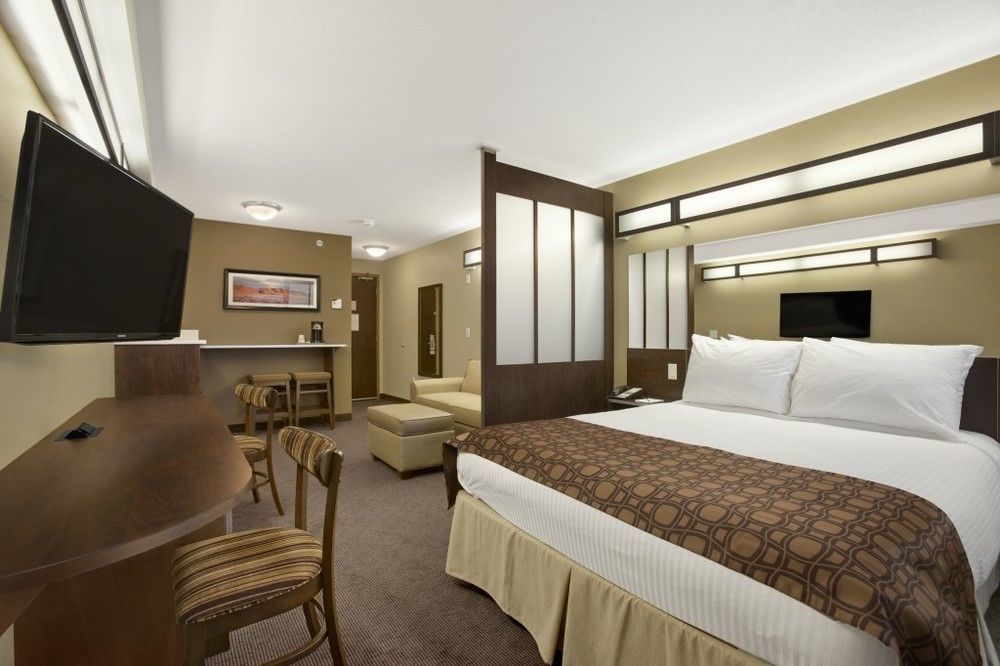Microtel Inn And Suites By Wyndham Weyburn Kültér fotó