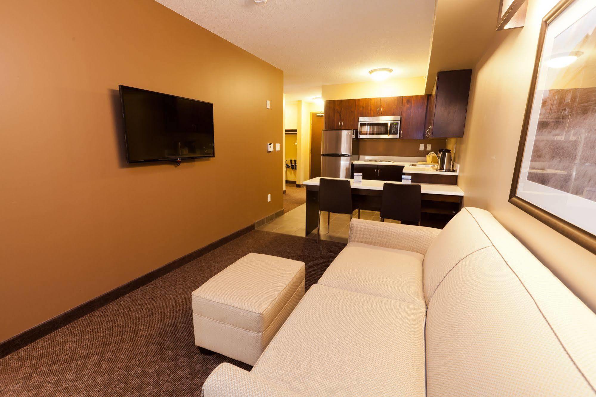 Microtel Inn And Suites By Wyndham Weyburn Kültér fotó
