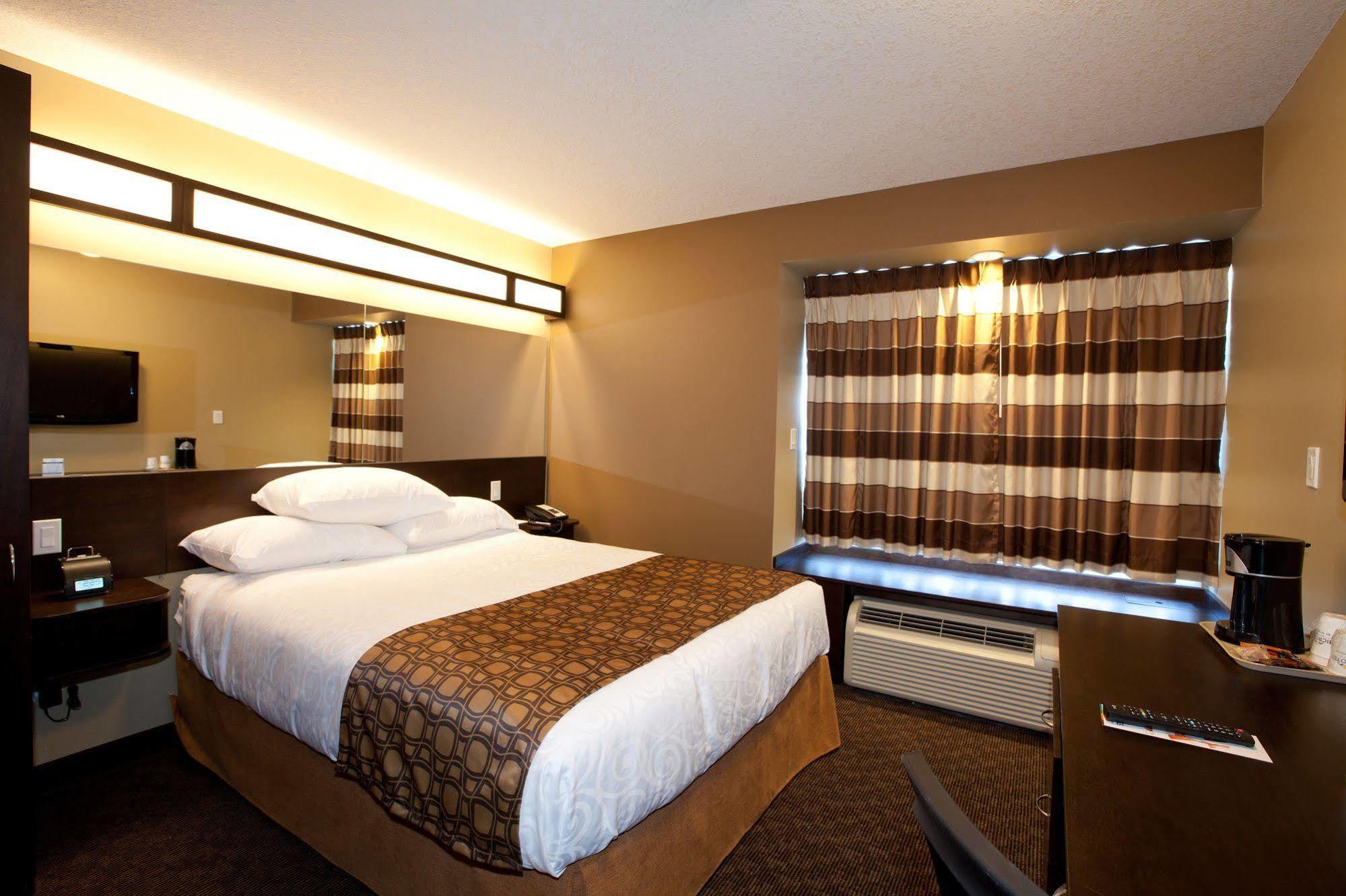 Microtel Inn And Suites By Wyndham Weyburn Kültér fotó