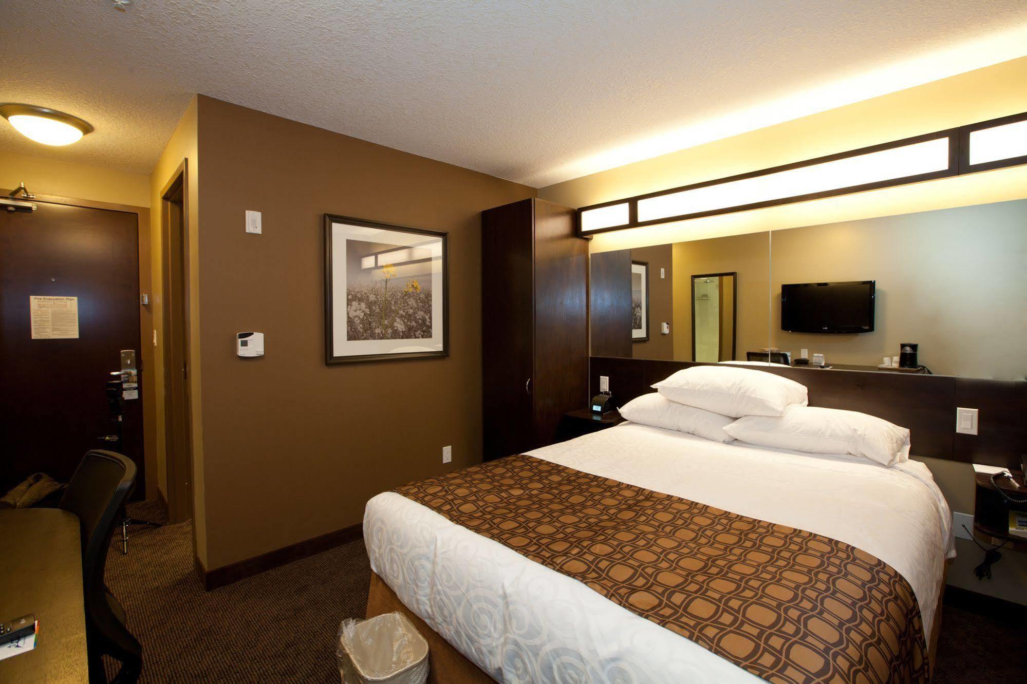 Microtel Inn And Suites By Wyndham Weyburn Kültér fotó