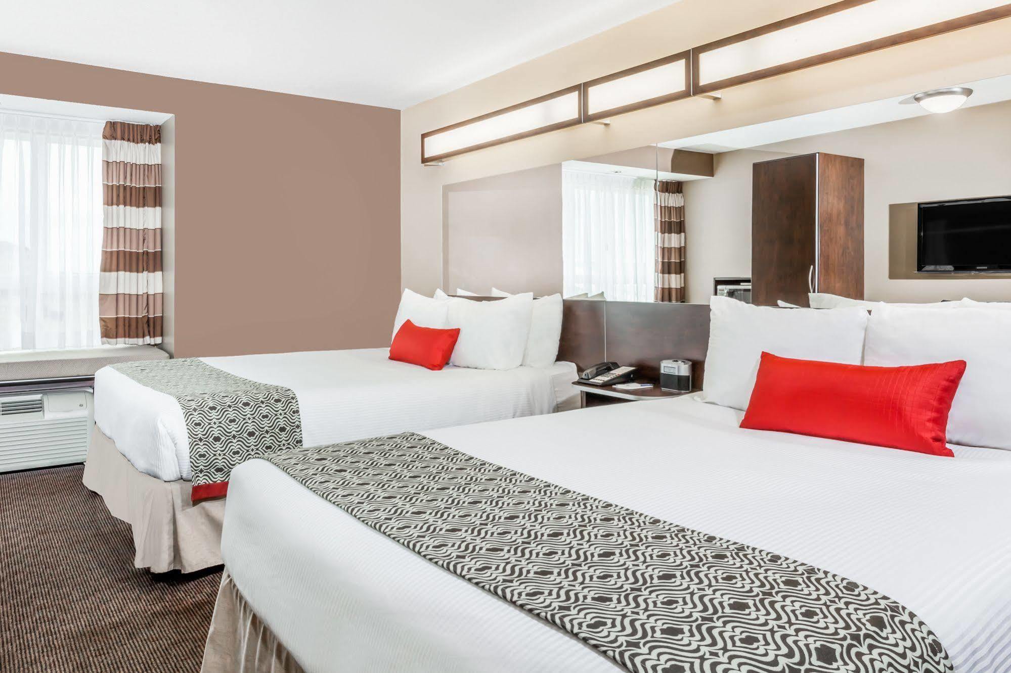 Microtel Inn And Suites By Wyndham Weyburn Kültér fotó